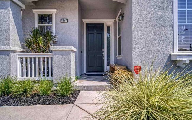 Building Photo - Beautiful 3 Bedroom, 2.5 Bath Antioch home...