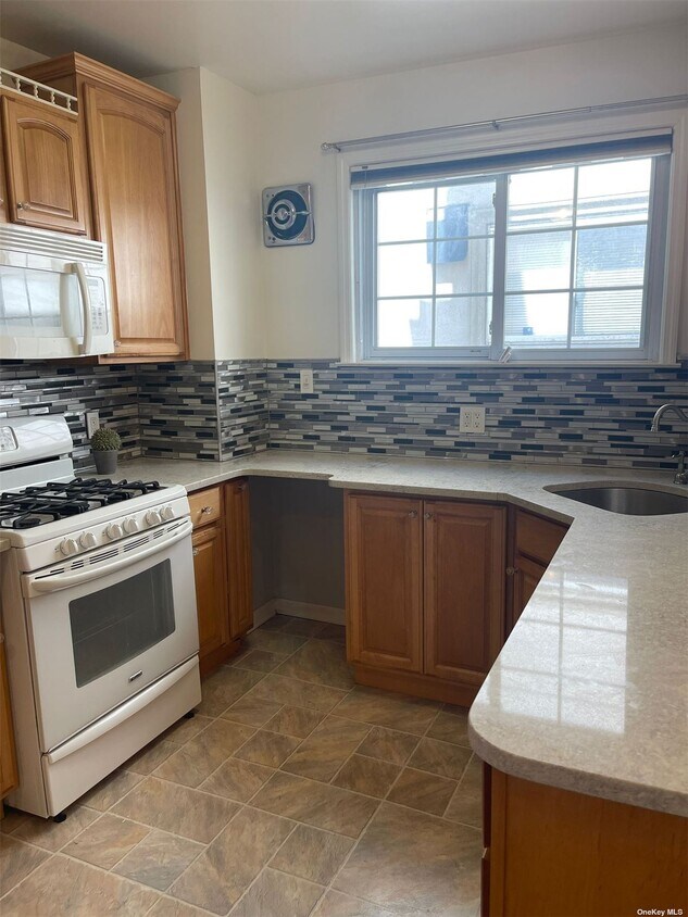 Primary Photo - 78-22 79th Ln