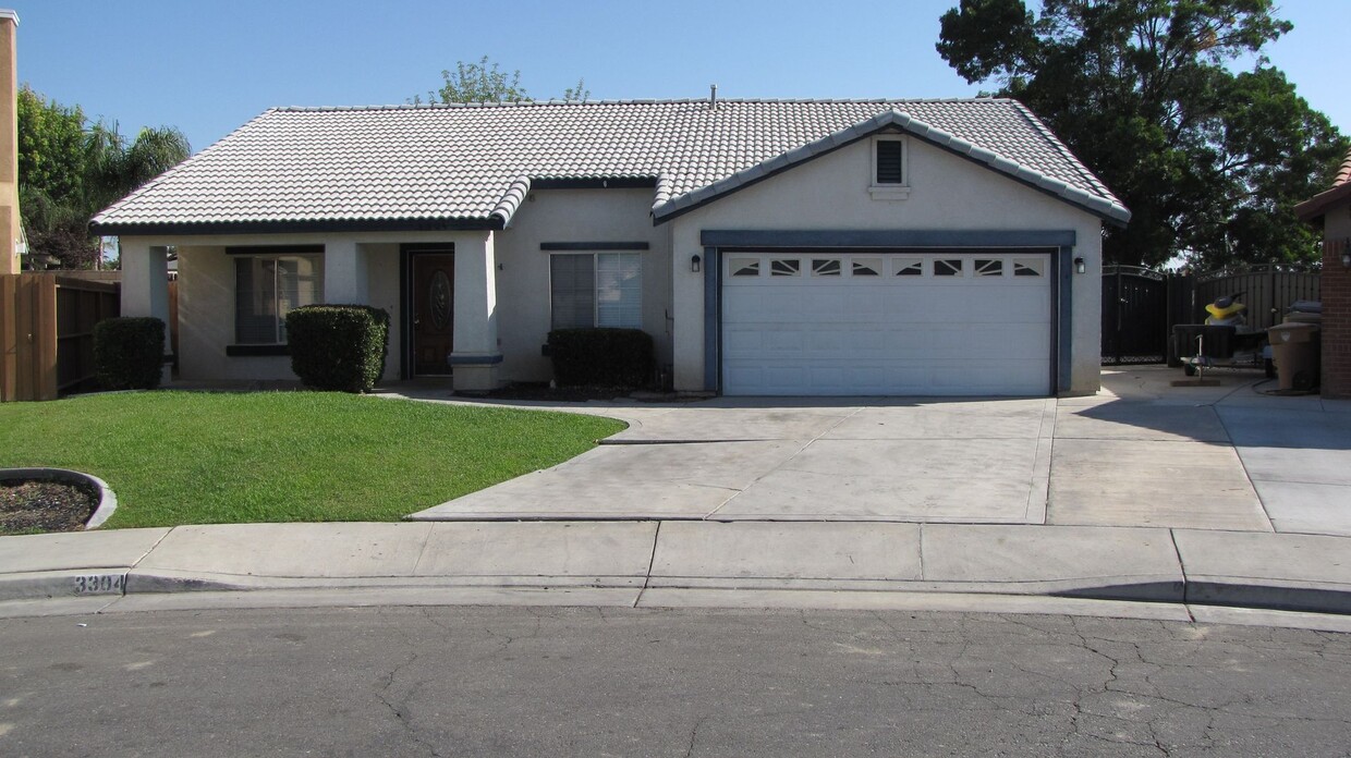 Foto principal - Southwest Bakersfield Home for Rent