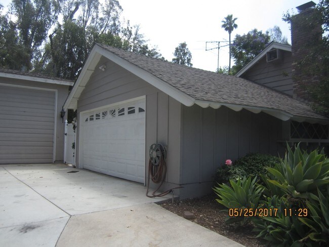 Building Photo - 7458 Whitegate Ave