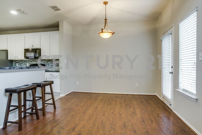 Foto del edificio - Fabulous 2-Story 2/1.5/2 Townhome in Lewisville ISD For Rent!