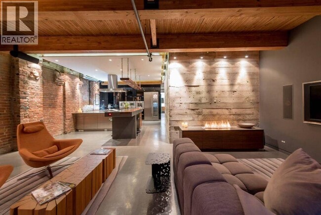 Building Photo - 1155 Mainland St