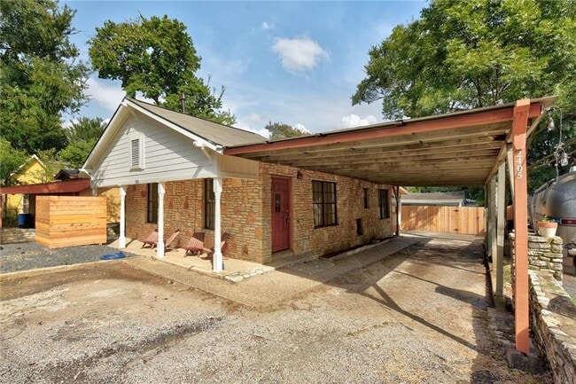 Building Photo - 2405 E 10th St