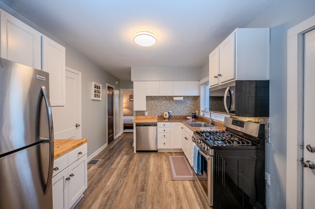 Building Photo - 1120 N Dearborn St