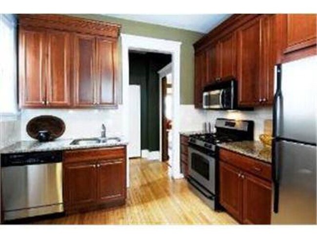 Foto del edificio - Light Filled Spacious 2 Bedroom Condo in L...