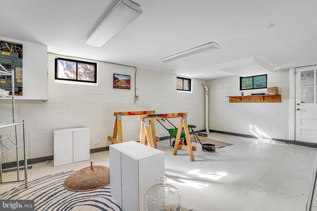 Foto del edificio - 8230 Gregory Dr