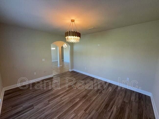 Building Photo - 4818 Dupont Cir