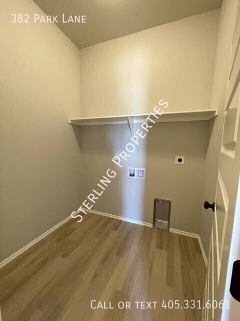 Building Photo - 382 Park Ln