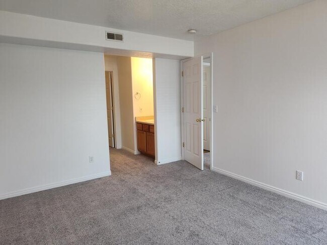 Building Photo - 3143 S Matisse Ln #D8