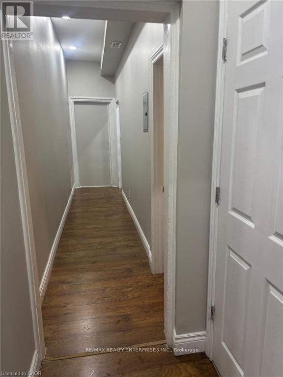 Building Photo - 156 James St S