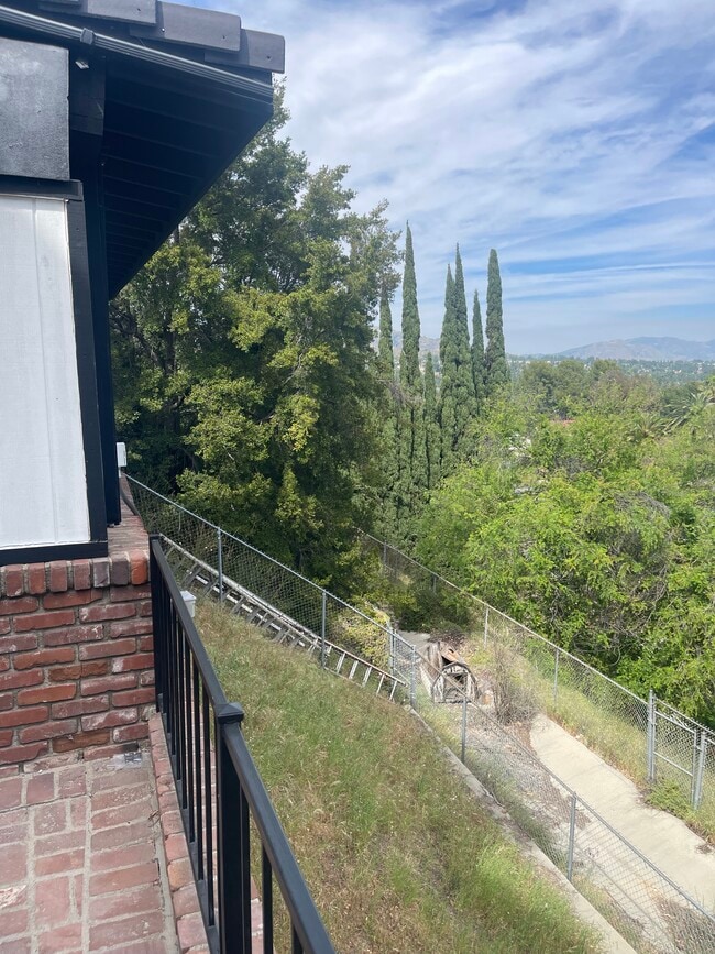 Building Photo - 19122 Clymer St