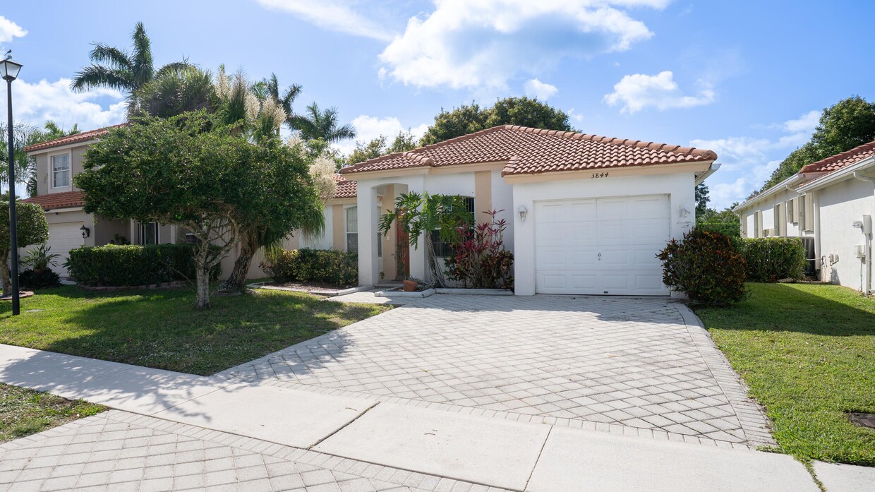 Foto principal - 3844 Miramontes Cir