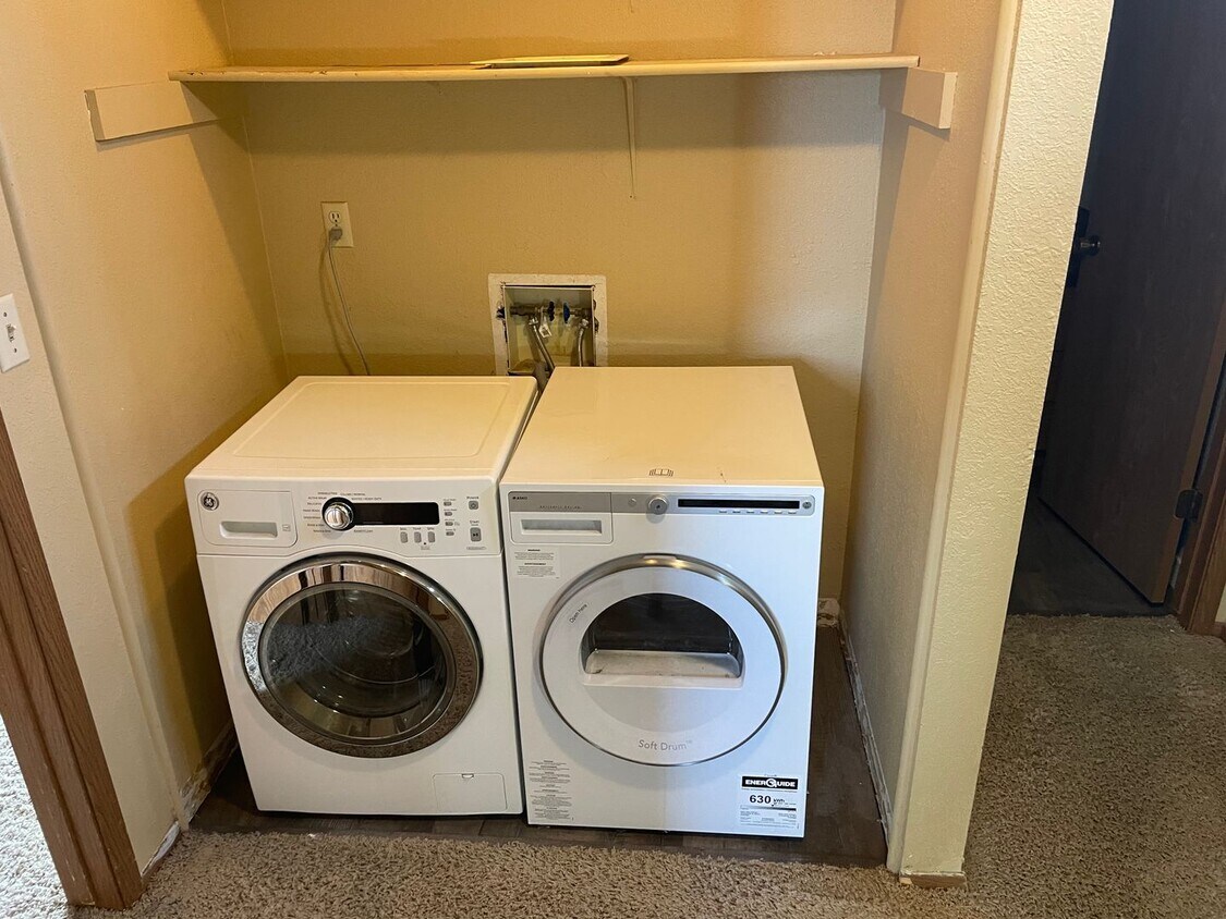 Building Photo - 215 NE 3rd St