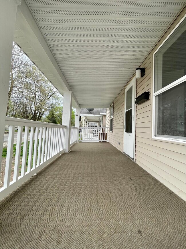 Covered Front Porch - 103 S Livingston St