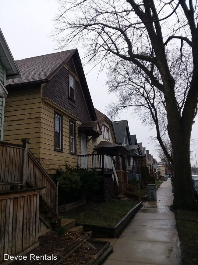 Building Photo - 3 br, 1 bath House - 2210 S. 11th St.