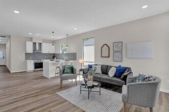 Building Photo - 705 E Hanna St