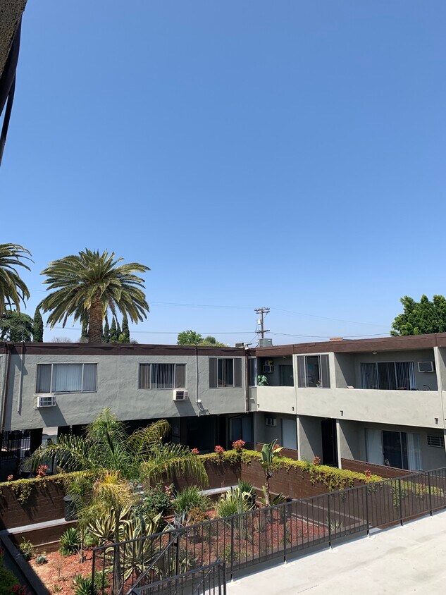 Foto principal - 15526 Chase St