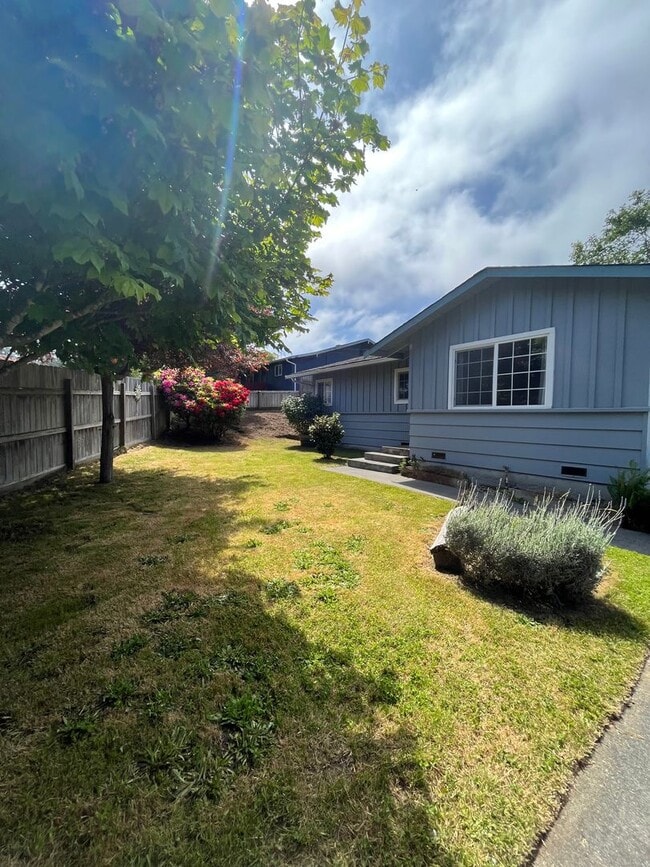 Building Photo - Sunny and Spacious 3/2 With Large Yard and Carport Parking!
