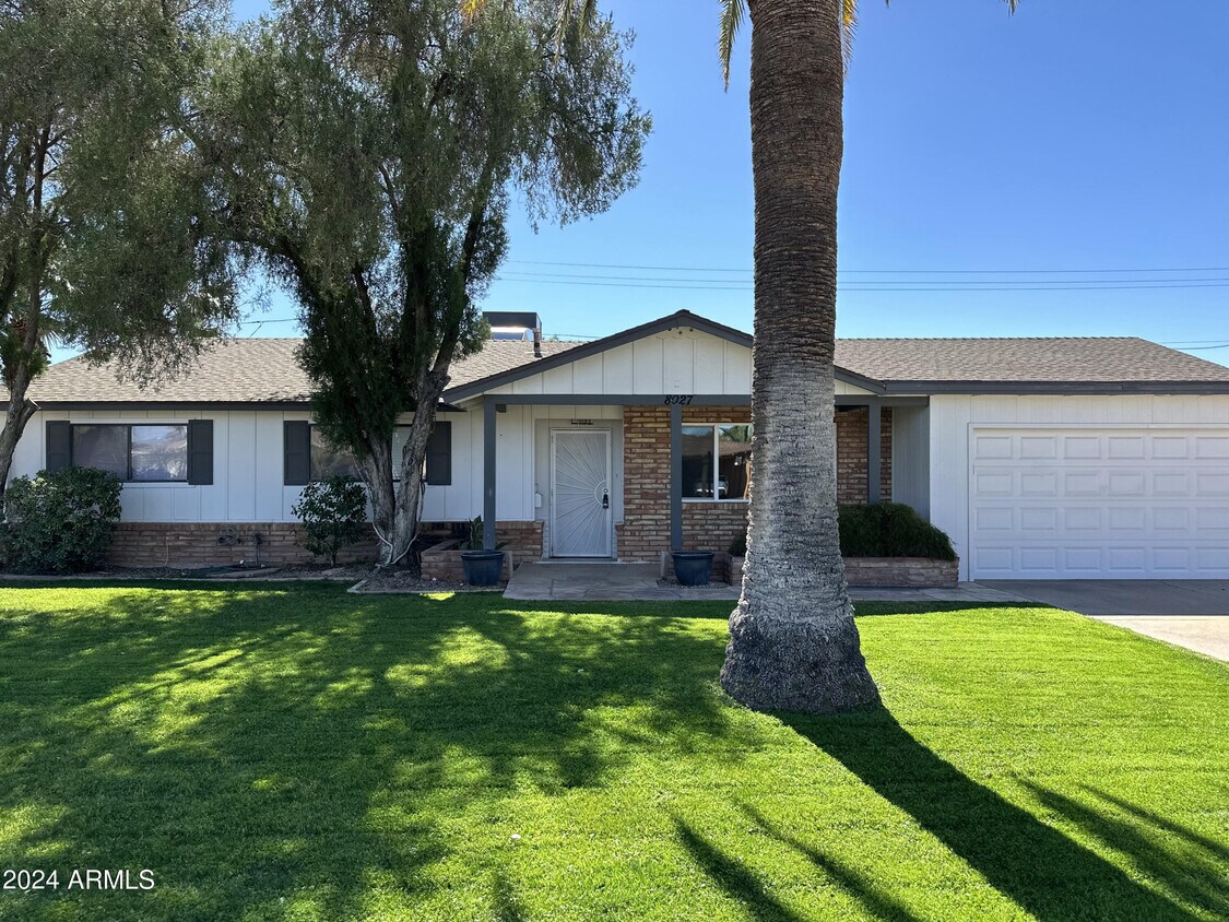 Primary Photo - 8027 E Avalon Dr