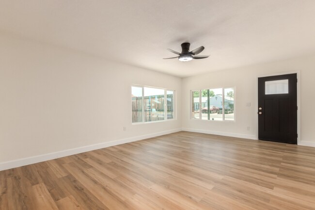 Building Photo - 5960 W Gardenia Ave