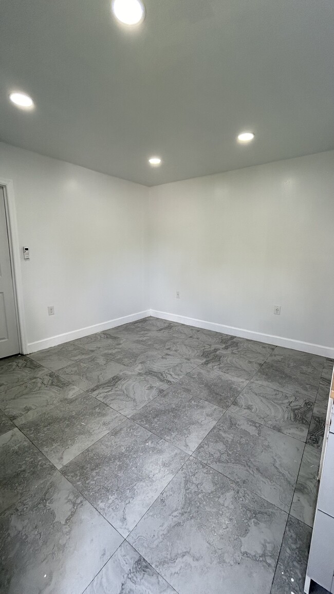 Foto del edificio - 751 81st St