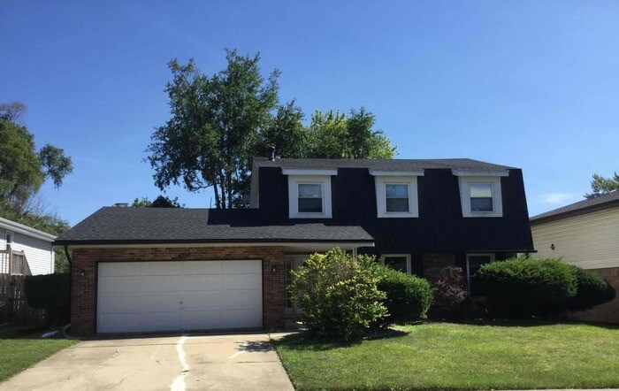 Primary Photo - 4325 Oakwood Ln