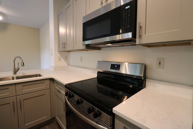 Foto del edificio - 560 Florida Club Blvd