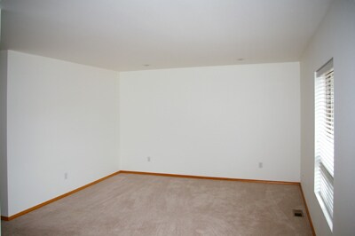 Building Photo - 1 bedroom, 1 bath newer condo style duplex!