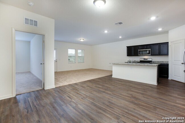 Foto del edificio - Modern Move-In Ready Home Near Lackland AFB | Pool, Park & Prime Location!