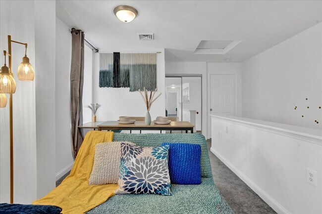 Foto del edificio - 468 E Walnut Ln
