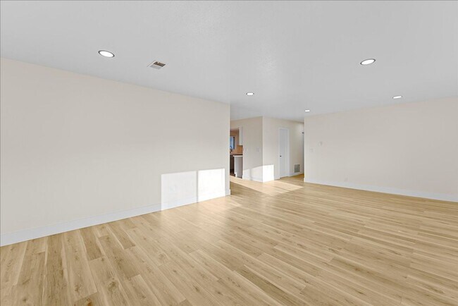 Building Photo - Brand New San Pedro Apartment!