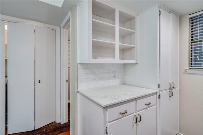 Foto del edificio - 1411 Norwalk Ln