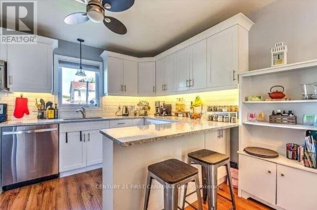 Building Photo - 511 Admiral Dr