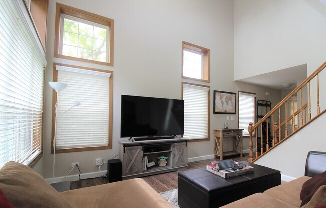 Building Photo - 161 Sherwood Ct