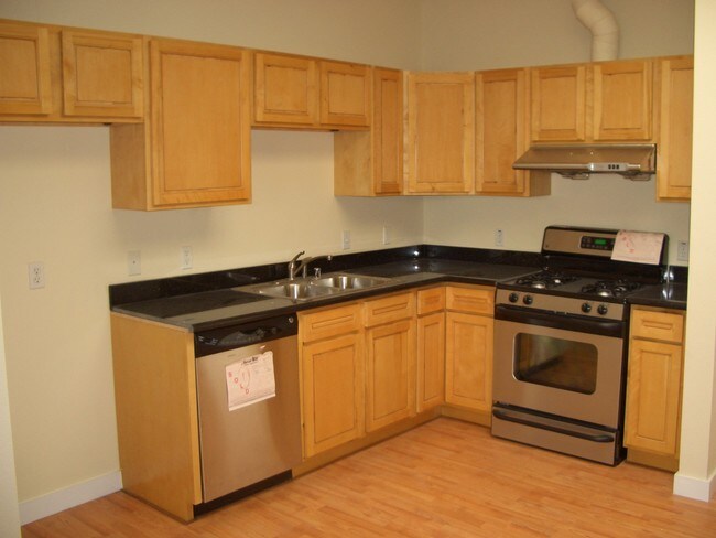 Building Photo - 8 Live/Work Units - Exempt from Rent Control