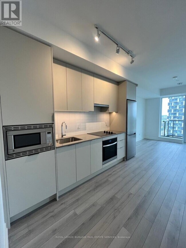 Building Photo - 3079 Trafalgar Rd