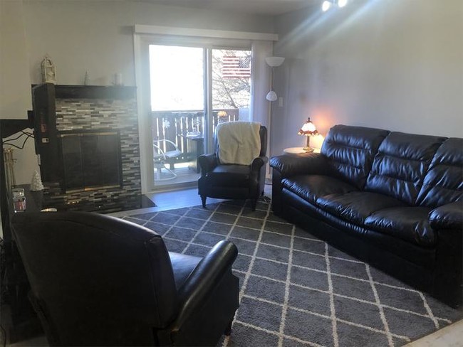 Building Photo - SKI SEASON RENTAL