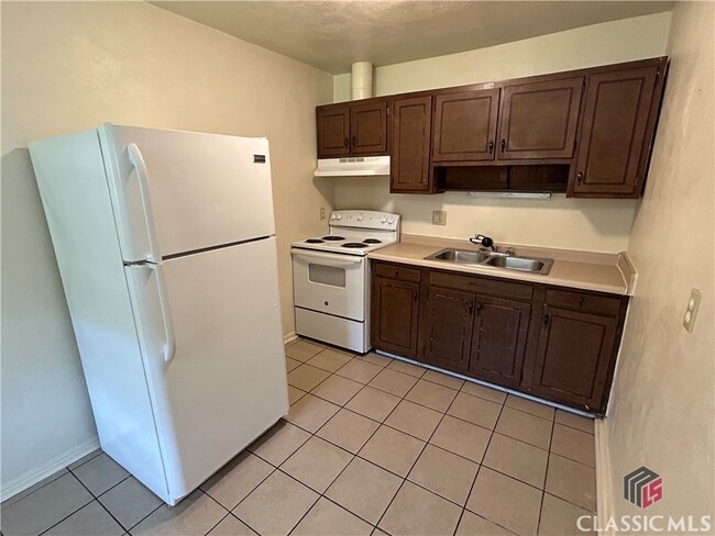 Building Photo - 130 Candler Ct