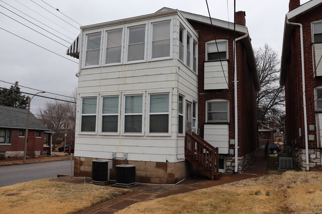building rear - 5352 Itaska St