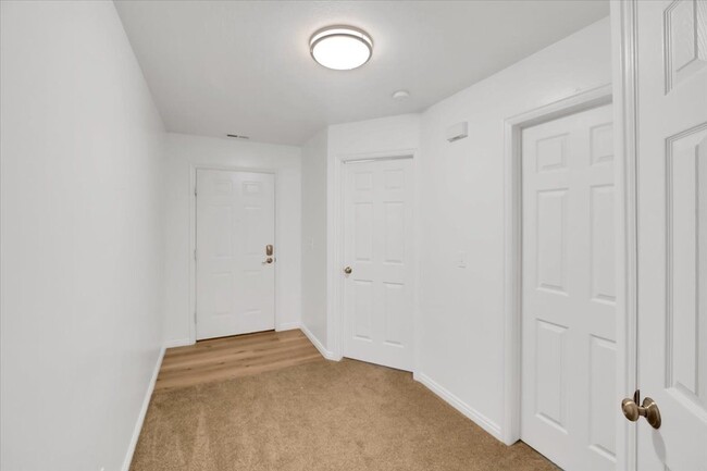 Building Photo - 261 W 200 N