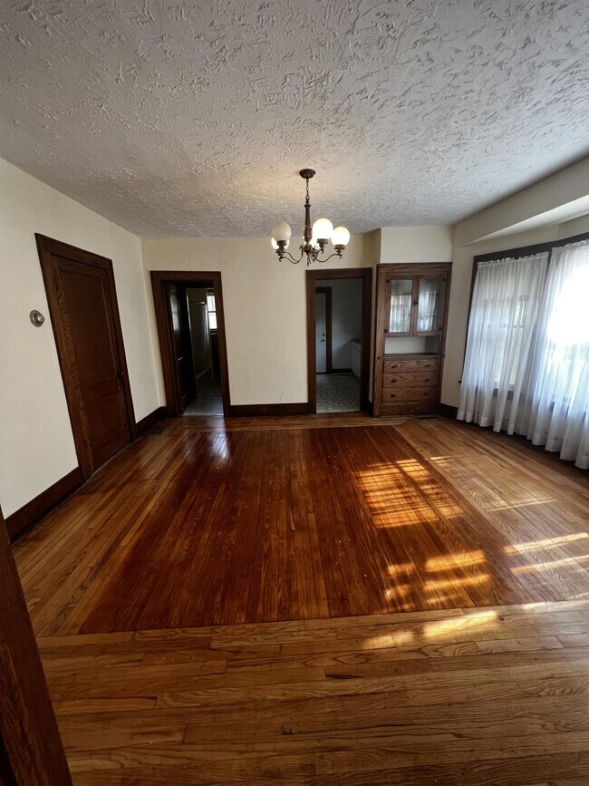 Foto del edificio - 302 S Green St