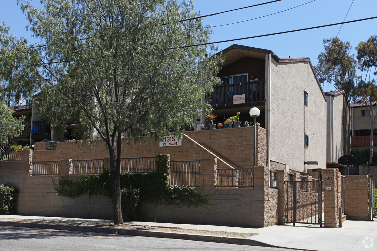 Primary Photo - Pleasant Hills Home