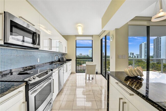 Foto del edificio - 20281 E Country Club Dr