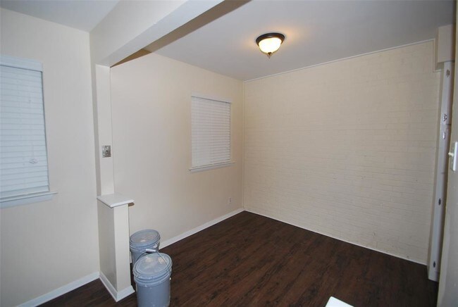 Building Photo - 5004 Live Oak St
