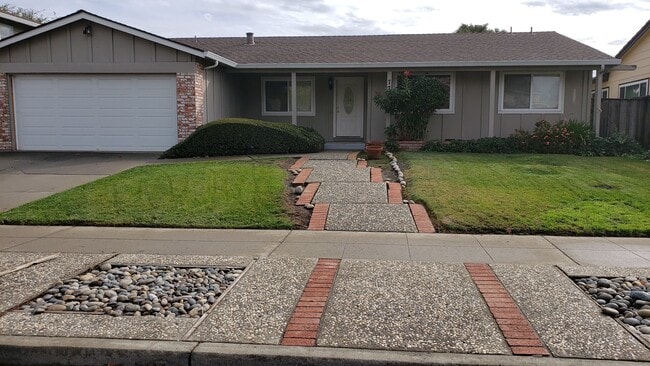 Photo - 778 Bend Ave House