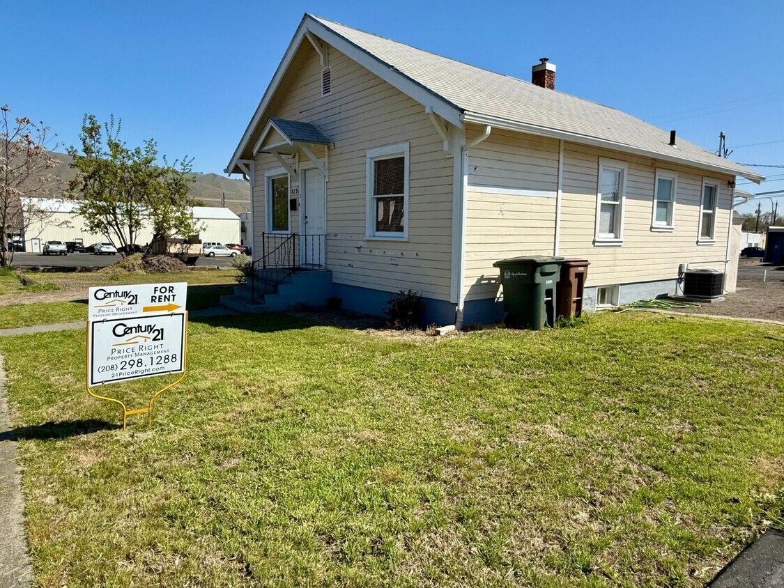 Foto principal - Charming 2-Bedroom, 1-Bathroom House for R...