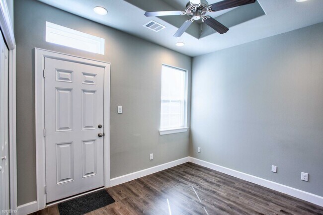 Building Photo - 3 br, 1 bath House - 1305 4th St