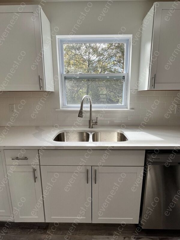 Foto del edificio - 3312 Maple Ln