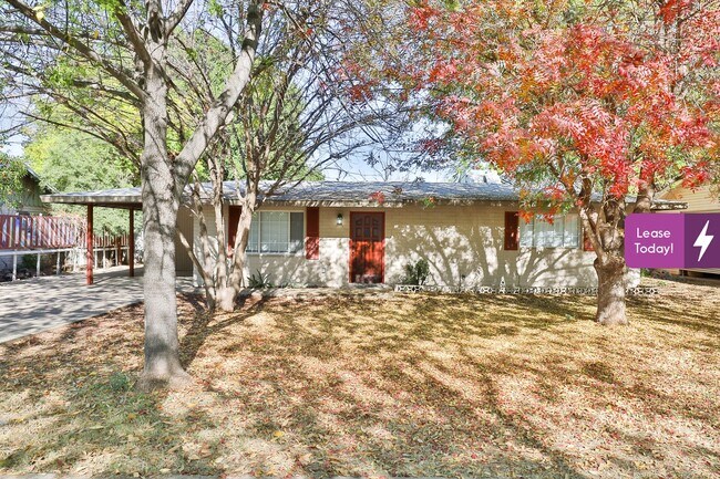 Building Photo - 144 E Vista Del Cerro Dr