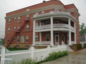 Building Photo - 118 E Railroad St